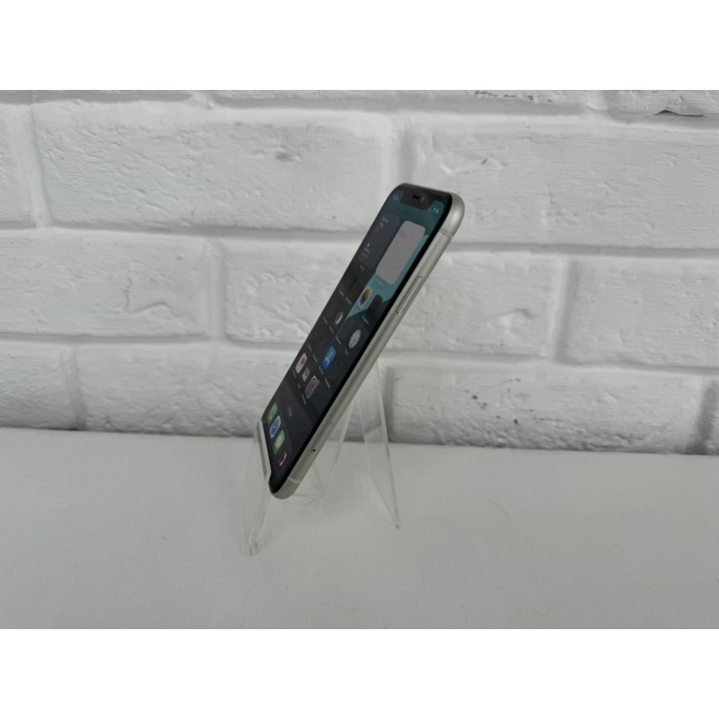 Мобильный телефон Apple iPhone 11 4/64GB            
            б/у