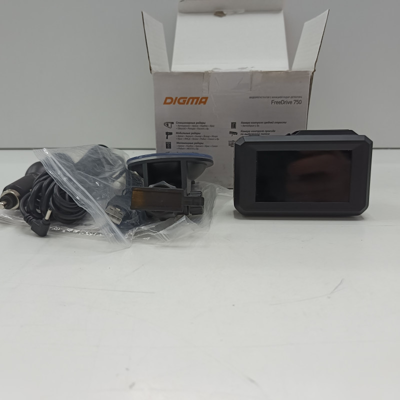 Видеорегистратор Digma Freedrive 750 GPS            
            б/у