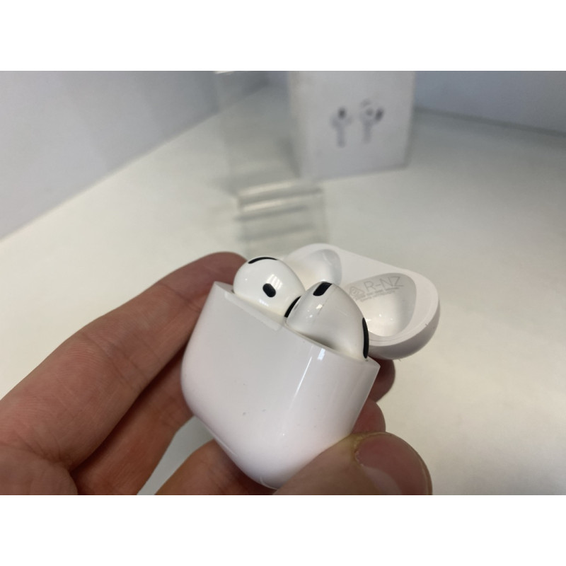 Наушники Беспроводные Внутриканальные Apple AirPods 4            
            б/у