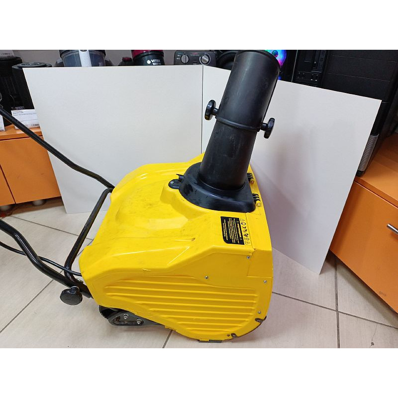 Снегоуборочная машина CHAMPION STE1650            
            б/у