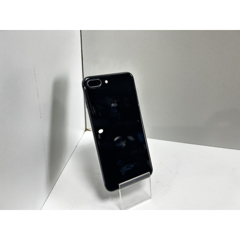 Мобильный телефон Apple iPhone 8 Plus 3/128 GB            
            б/у