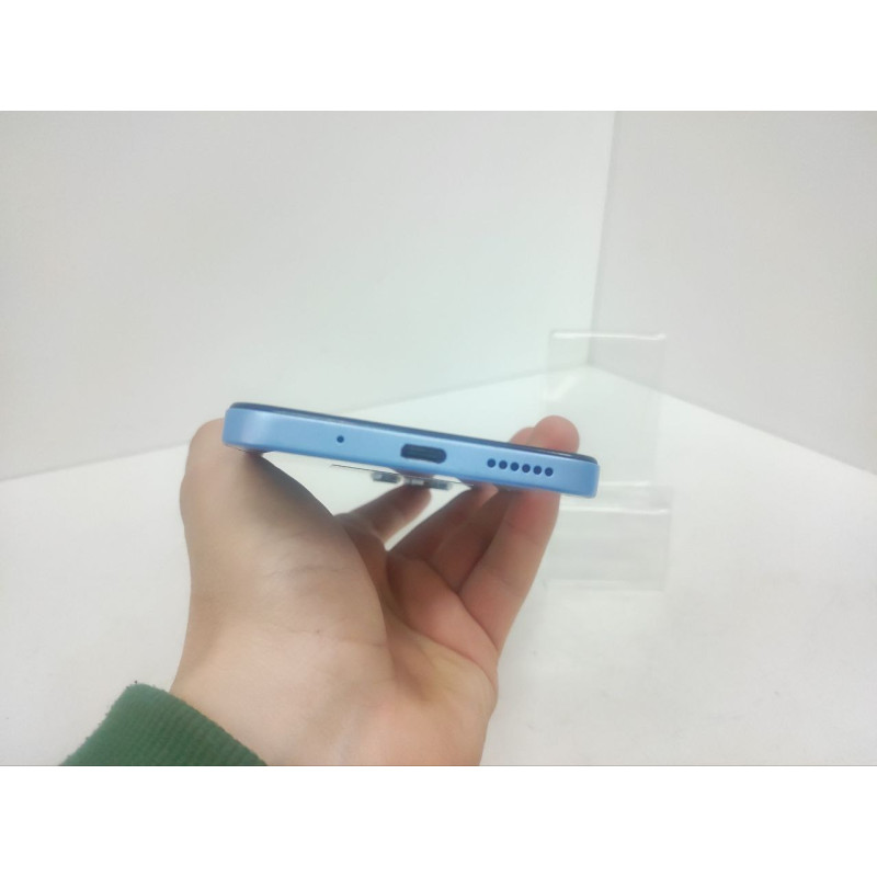 Мобильный телефон Xiaomi Redmi 12 8/256 GB            
            б/у