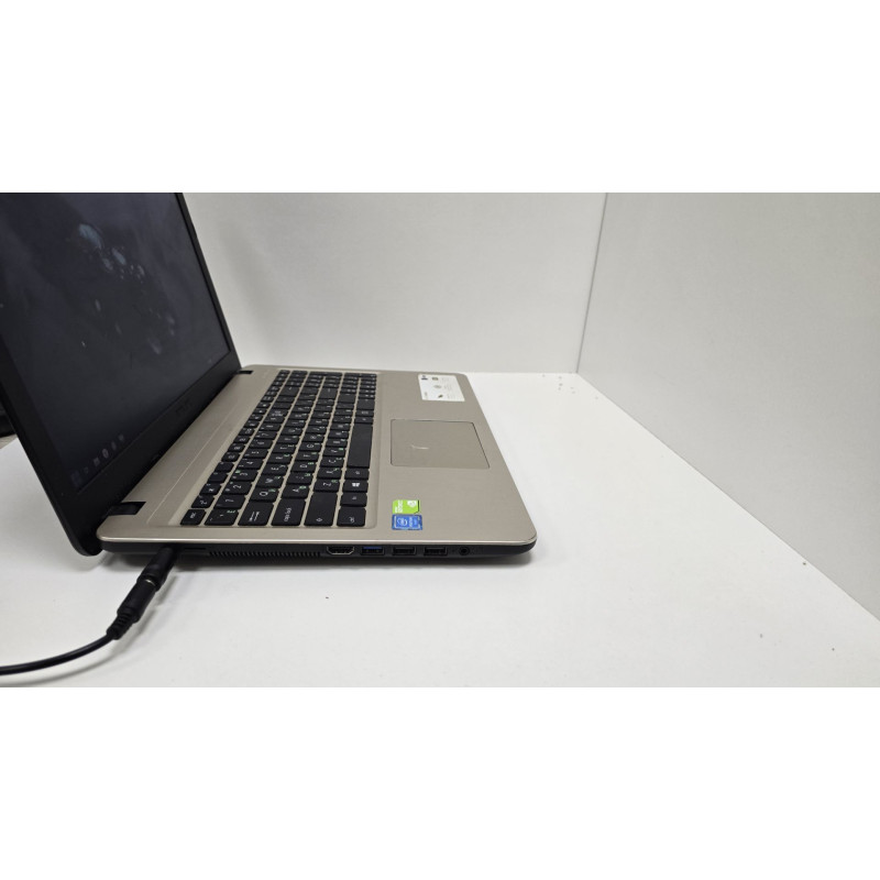 Ноутбук ASUS VivoBook 15 D540NV-GQ065T            
            б/у