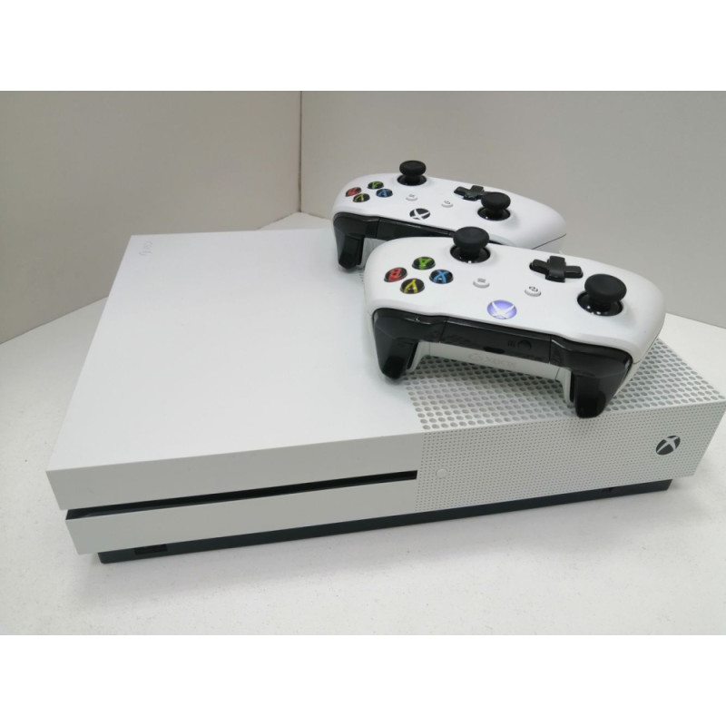 Игровые приставки Microsoft Xbox One S            
            б/у