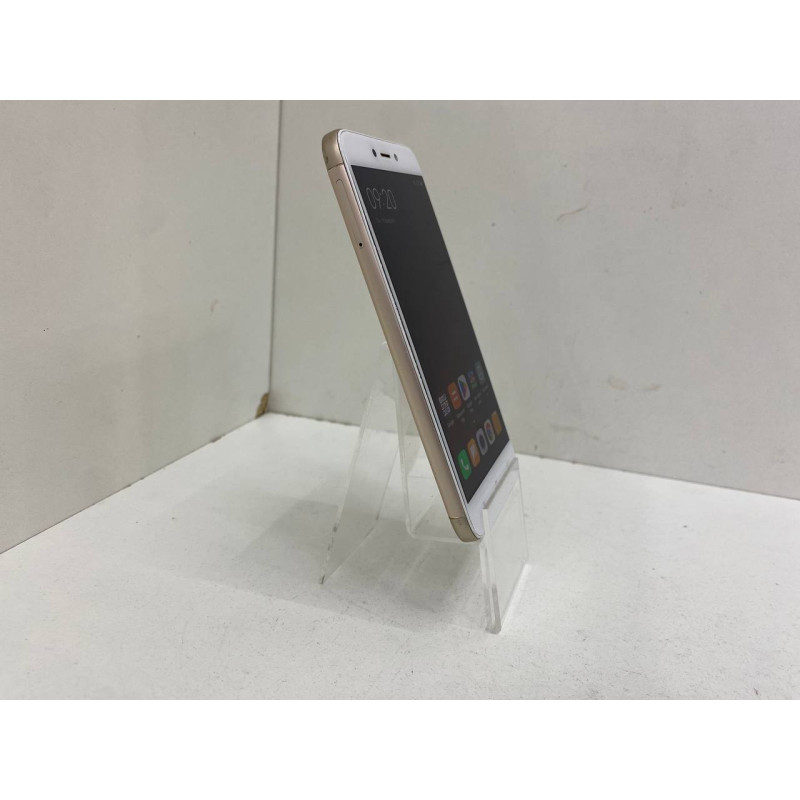 Мобильный телефон Xiaomi Redmi 4X 3/32 GB            
            б/у