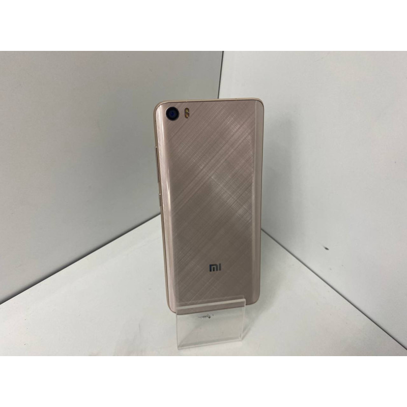 Мобильный телефон Xiaomi Mi 5 3/64 GB            
            б/у