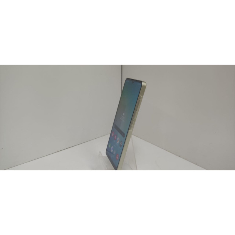 Мобильный телефон Samsung Galaxy A06 6/128 GB            
            б/у