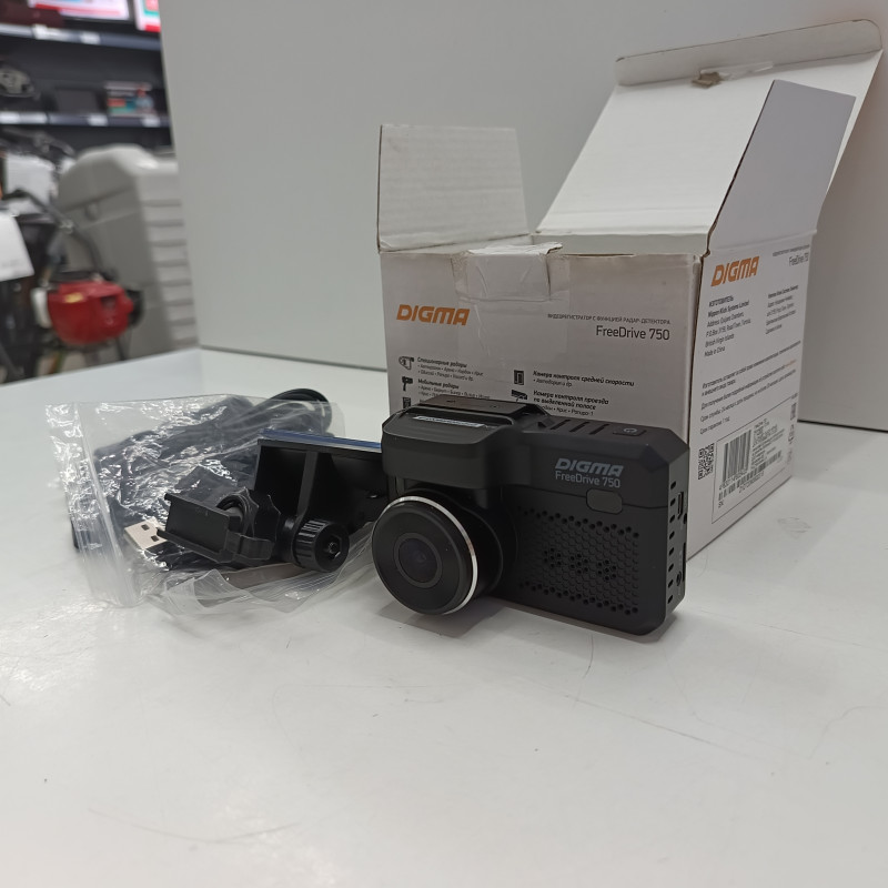 Видеорегистратор Digma Freedrive 750 GPS            
            б/у