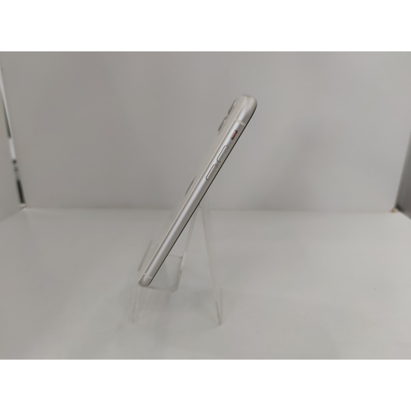 Мобильный телефон Apple iPhone 11 4/128 GB            
            б/у