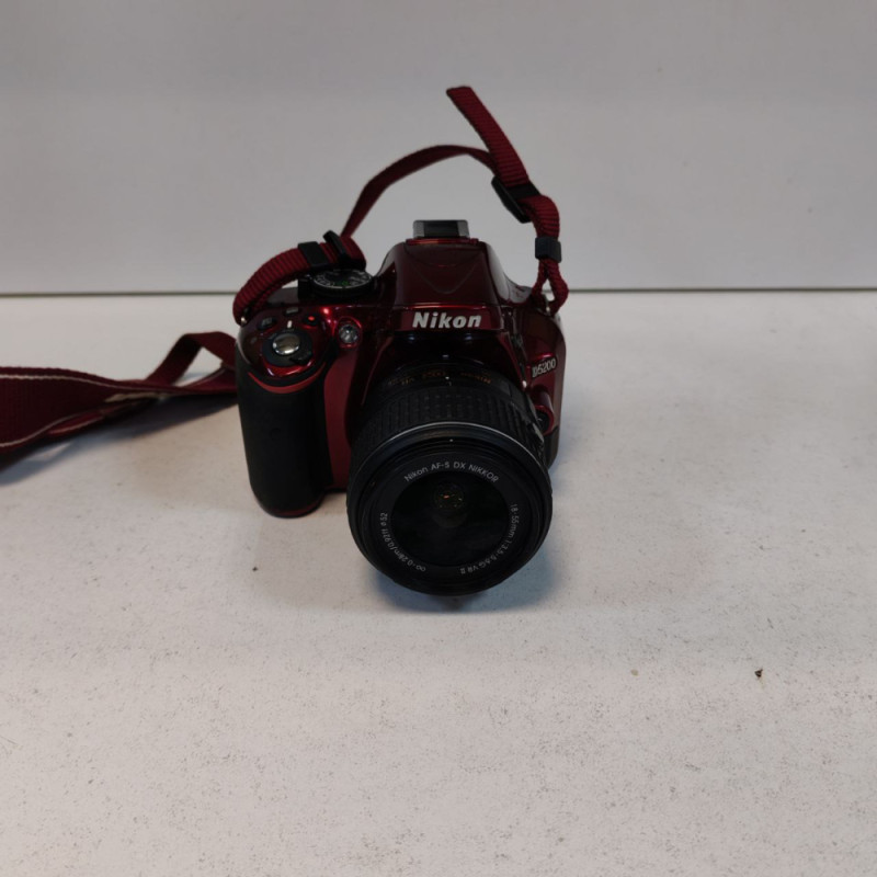 Фотоаппарат зеркальный Nikon D5200            
            б/у