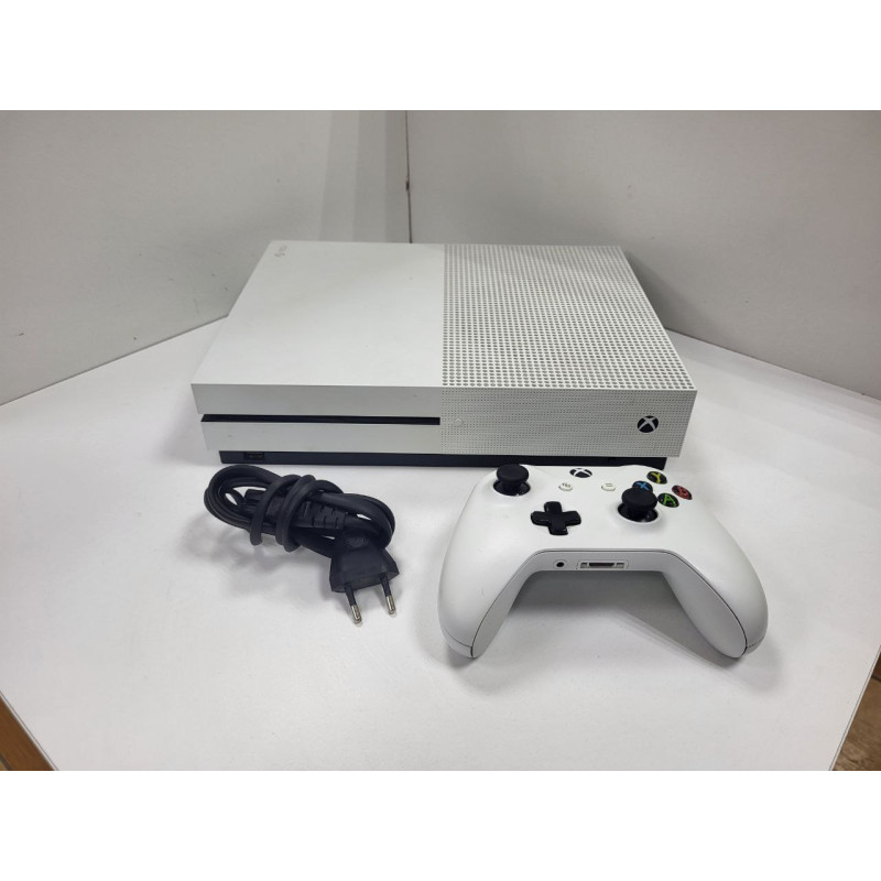 Игровые приставки Microsoft Xbox One S 1TB            
            б/у