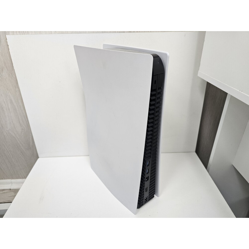 Игровые приставки Sony Playstation 5 825GB (CFI-1200A)            
            б/у
