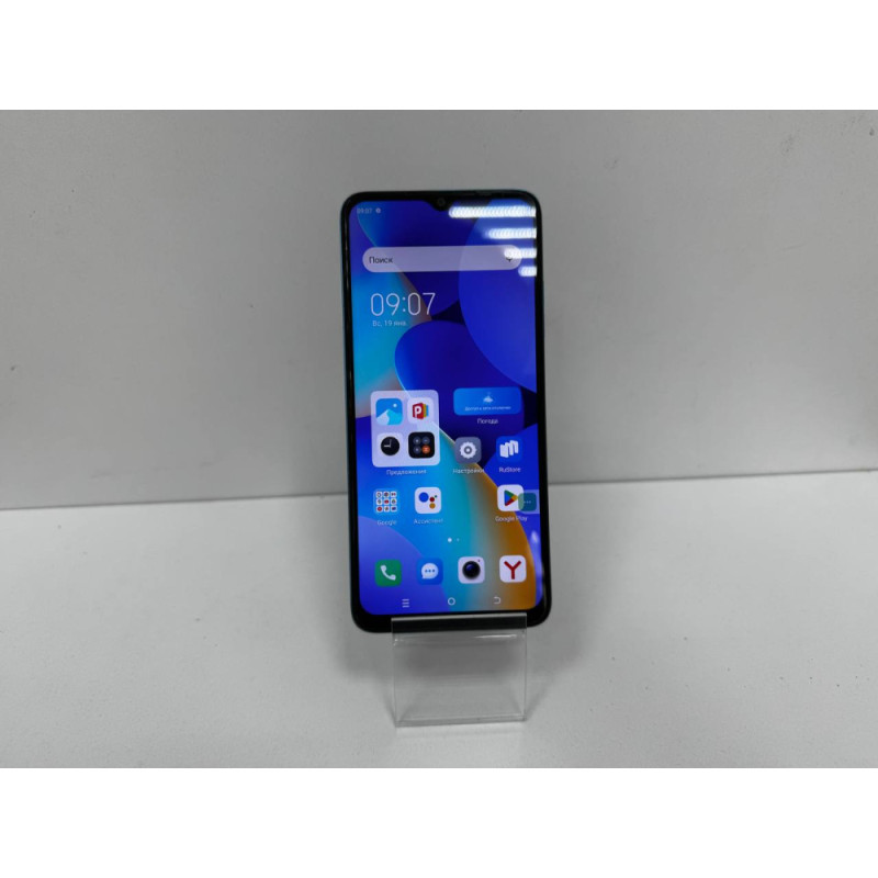 Мобильный телефон Tecno Spark 10 4/128 GB            
            б/у