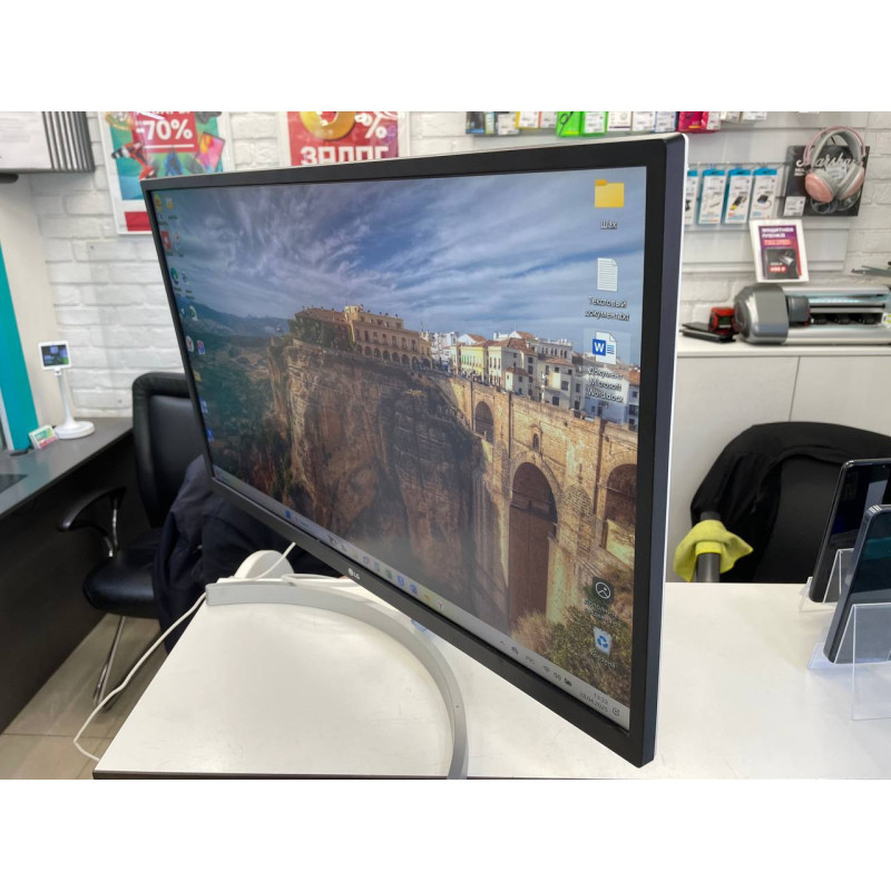 Мониторы LG UltraFine 27UL500            
            б/у