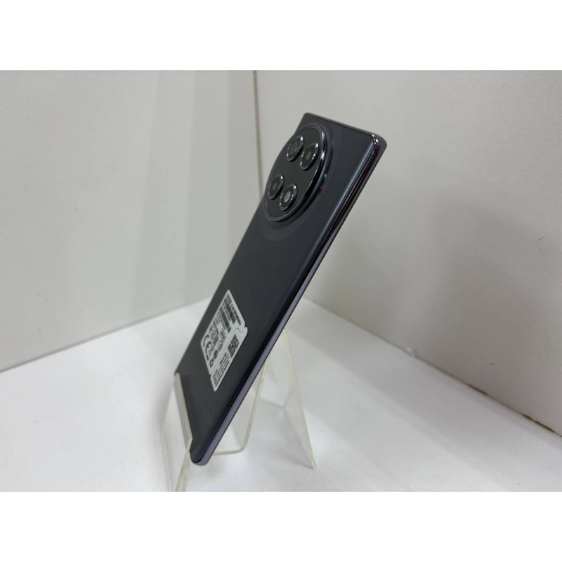 Мобильный телефон Tecno Camon 30S 6/128 GB            
            б/у