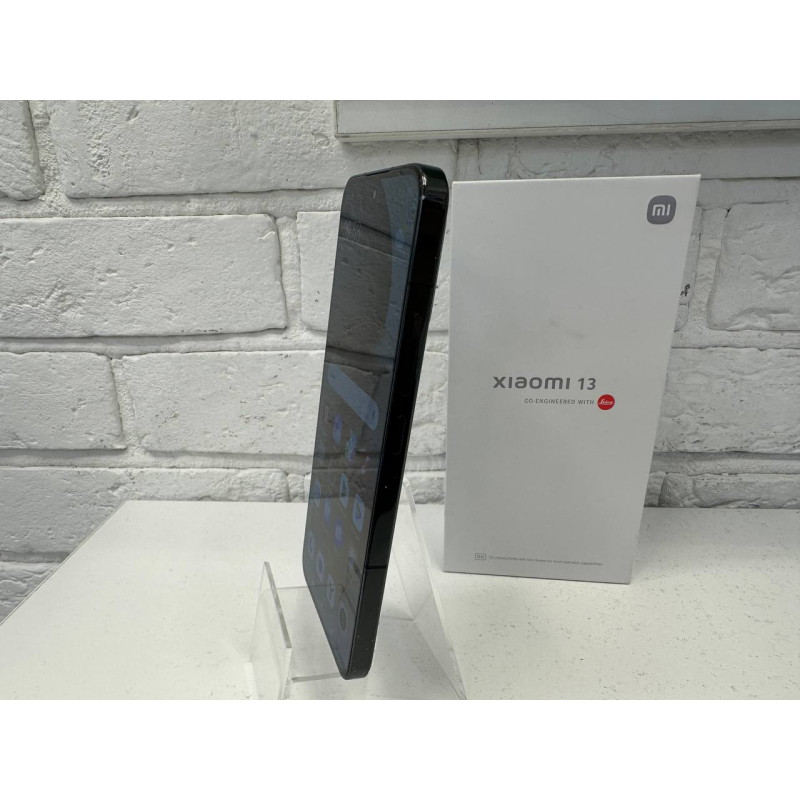 Мобильный телефон Xiaomi 13 12/256 GB            
            б/у