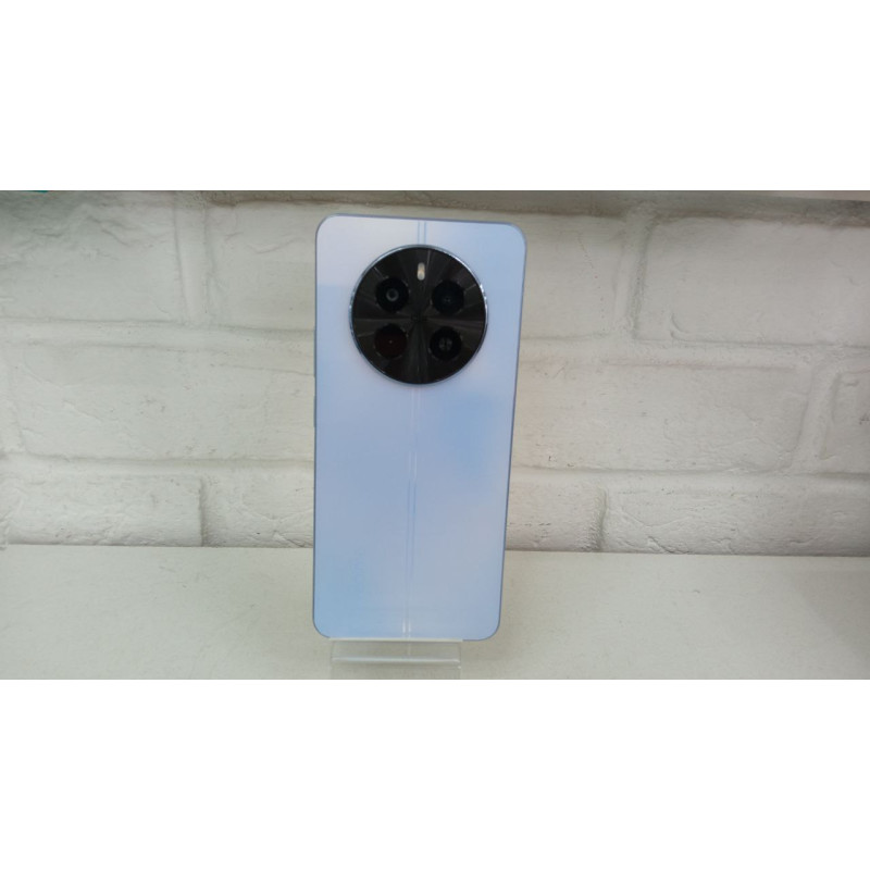 Мобильный телефон REALME 12 8/256 GB            
            б/у