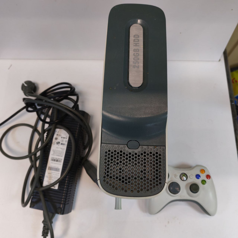 Игровые приставки Microsoft Xbox 360 4 GB            
            б/у