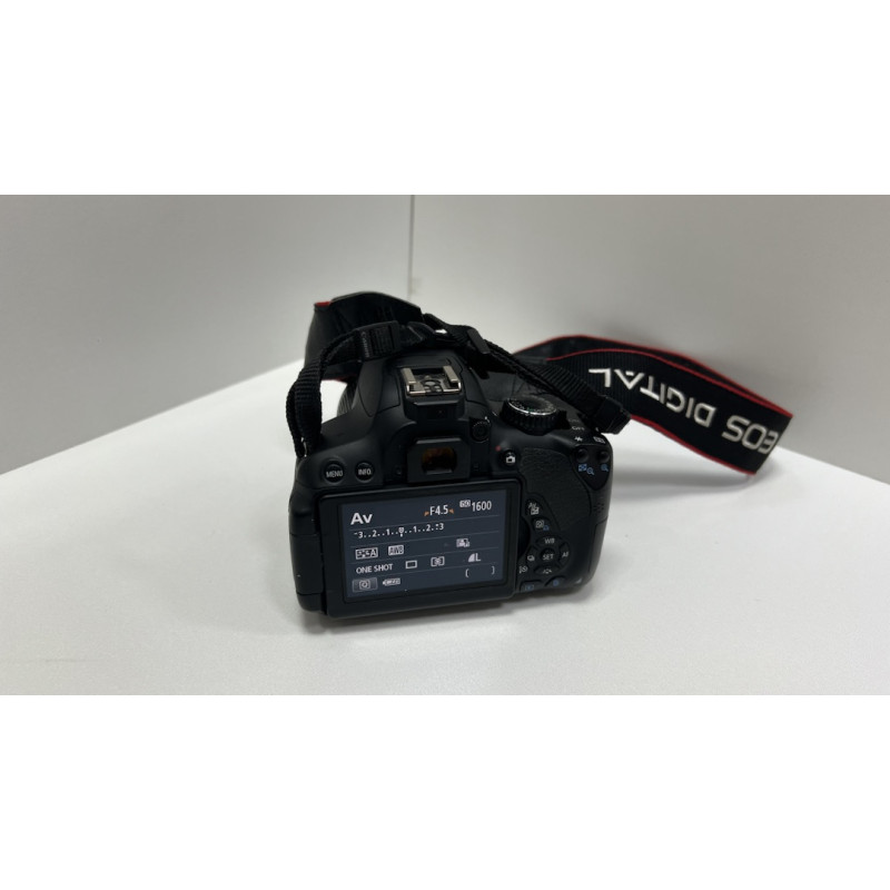 Фотоаппарат зеркальный Canon EOS 650D            
            б/у