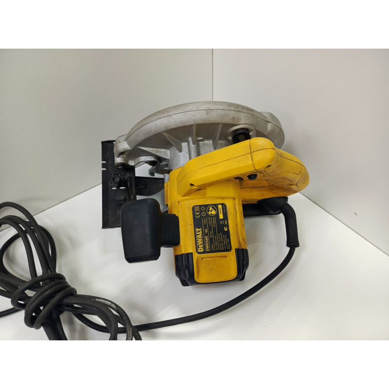 Циркулярная (дисковая) пила DeWalt DWE560            
            б/у