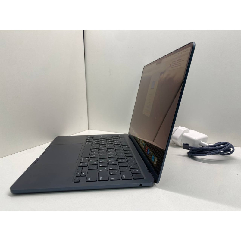 Ноутбук Apple MacBook Air 13 2022 A2681 M2            
            б/у