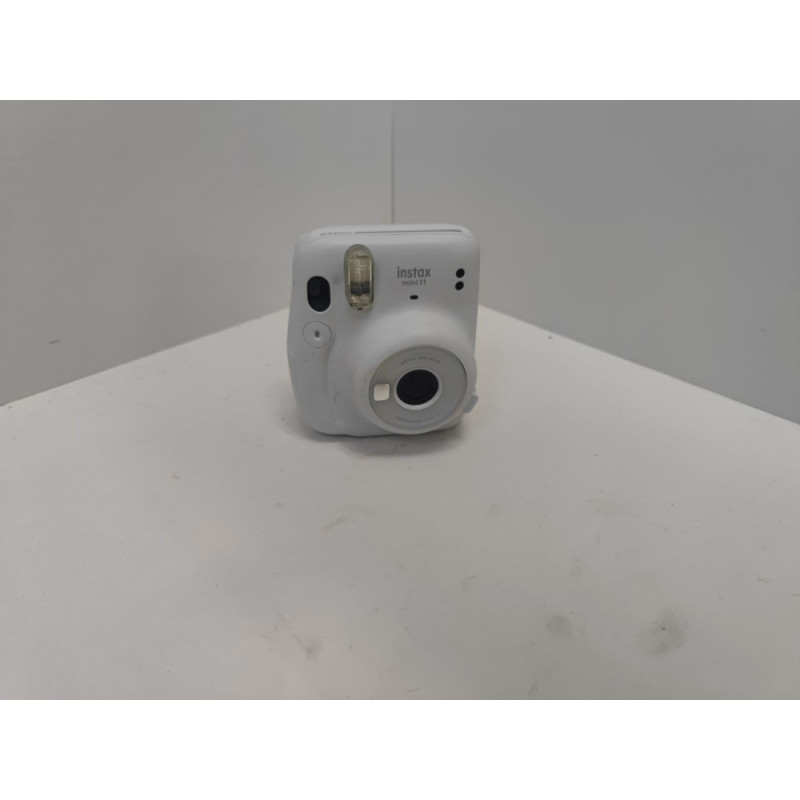 Фотоаппараты моментальной печати Fujifilm Instax Mini 11            
            б/у