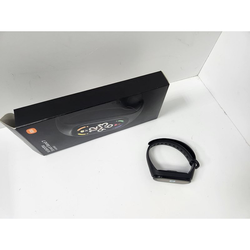 Фитнес-браслеты Xiaomi Mi Smart Band 7            
            б/у