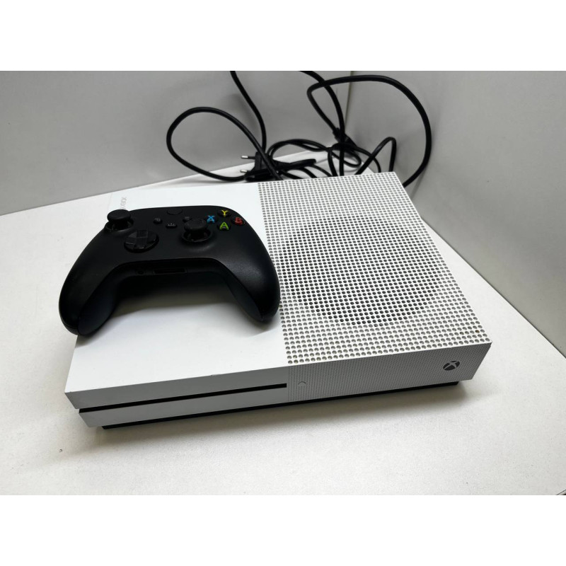 Игровые приставки Microsoft Xbox One S 1TB            
            б/у