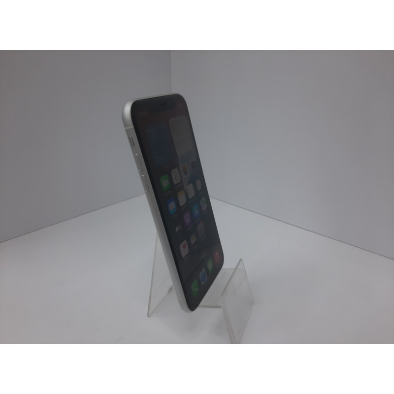 Мобильный телефон Apple iPhone XR 3/64 GB            
            б/у