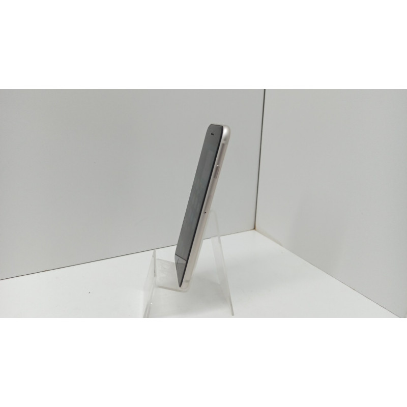 Мобильный телефон Apple iPhone SE 2022 4/128 GB            
            б/у