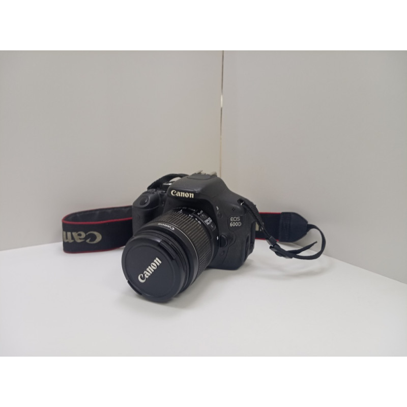 Фотоаппарат зеркальный Canon EOS 600 D            
            б/у