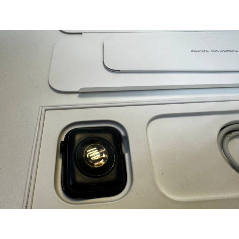 Умные Часы Apple Watch SE Gen 2 40mm            
            б/у