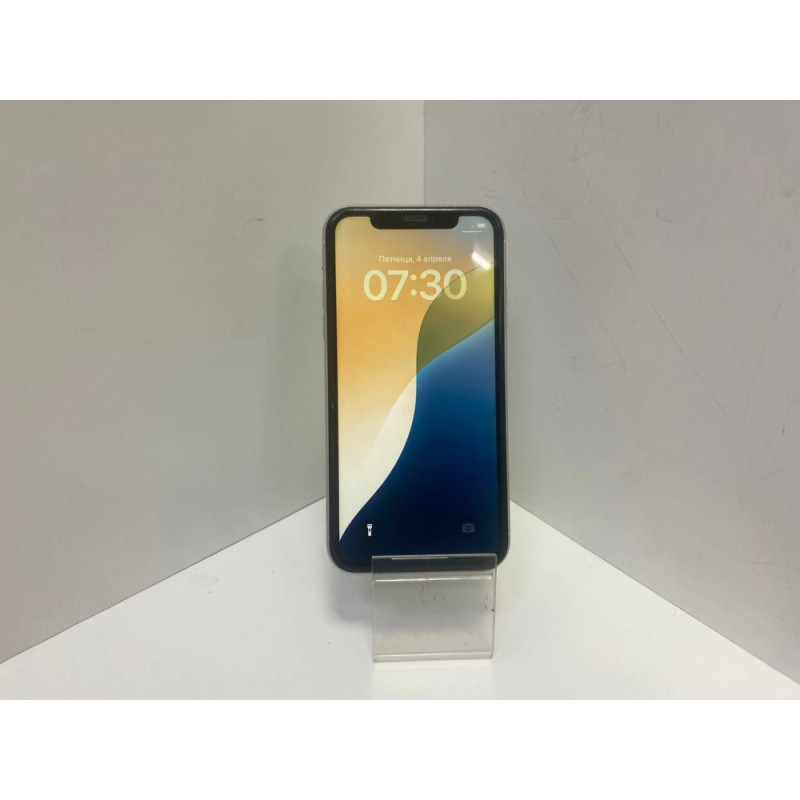 Мобильный телефон Apple iPhone XR 3/64 GB            
            б/у