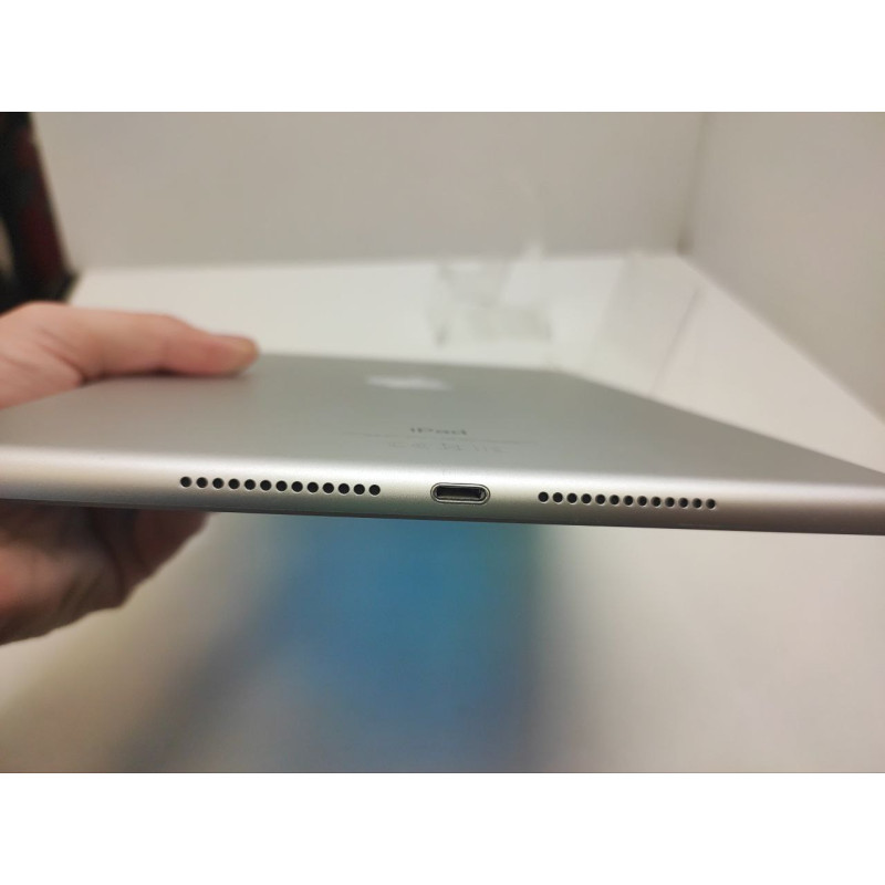 Планшет без SIM-карты Apple iPad (9th Gen) Wi-Fi 3/64GB            
            б/у