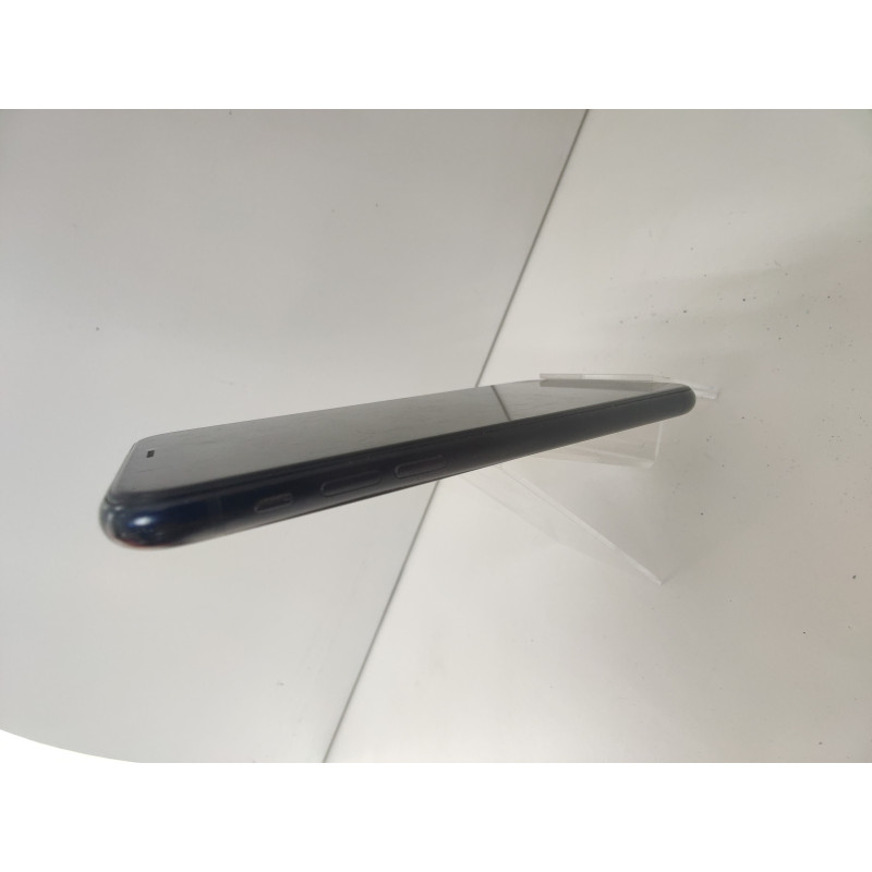 Мобильный телефон Apple iPhone XR 3/64 GB            
            б/у