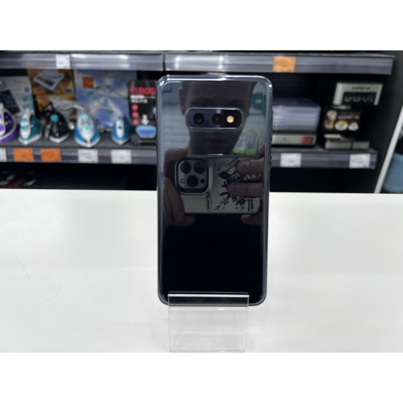 Мобильный телефон Samsung Galaxy S10e 6/128 GB            
            б/у