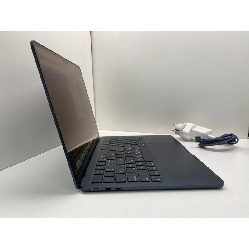 Ноутбук Apple MacBook Air 13 2022 A2681 M2            
            б/у