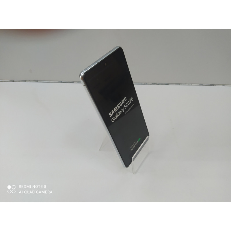 Мобильный телефон Samsung Galaxy S20 FE 6/128 GB            
            б/у