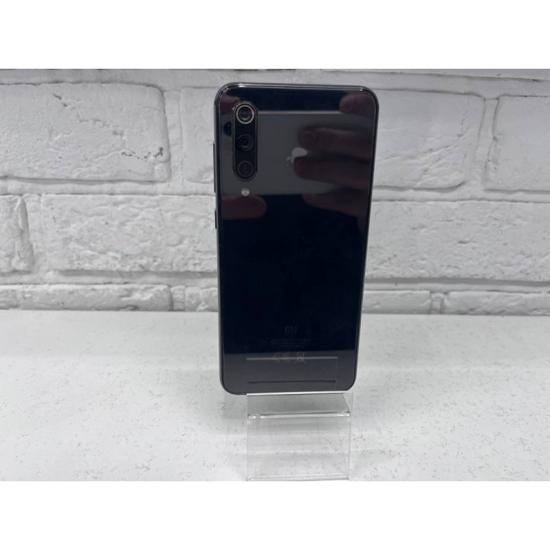 Мобильный телефон Xiaomi Mi 9 SE 6/128 GB            
            б/у