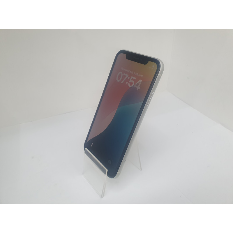 Мобильный телефон Apple iPhone XR 3/64 GB            
            б/у