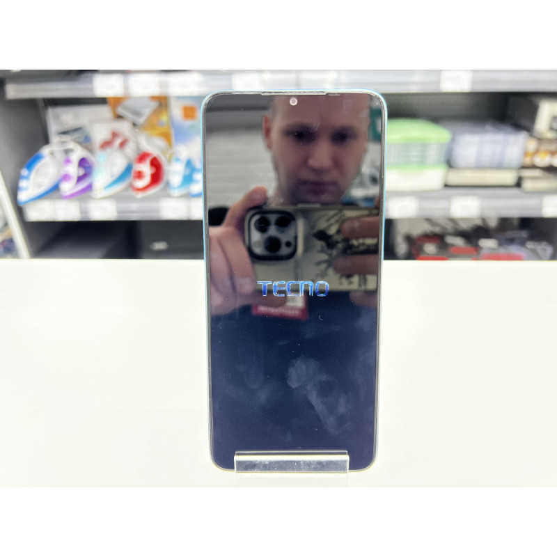 Мобильный телефон Tecno Spark 10 4/128 GB            
            б/у
