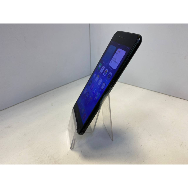 Мобильный телефон Apple iPhone 7 Plus 3/128 GB            
            б/у