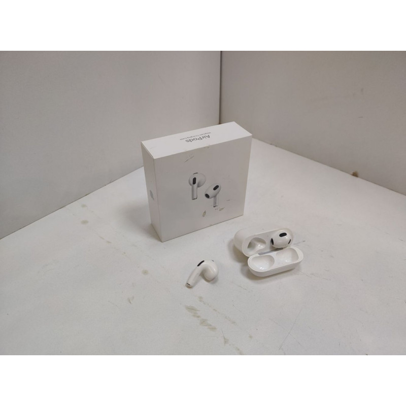 Наушники Беспроводные Внутриканальные Apple AirPods 3            
            б/у