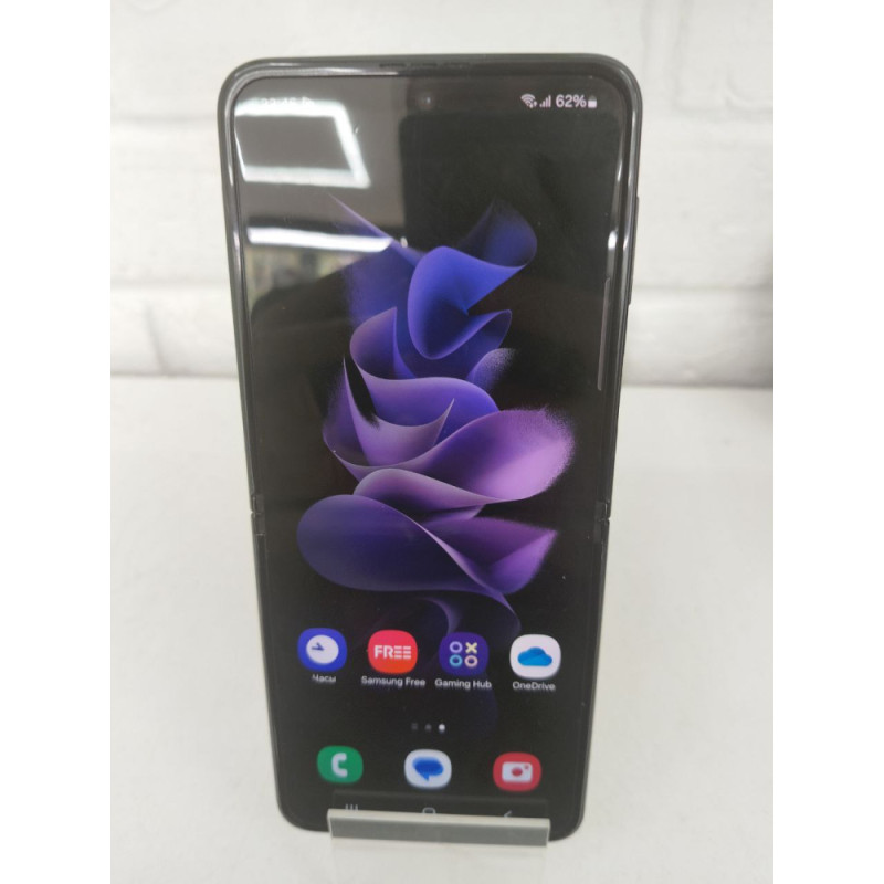 Мобильный телефон Samsung Galaxy Z Flip3 8/128 GB            
            б/у
