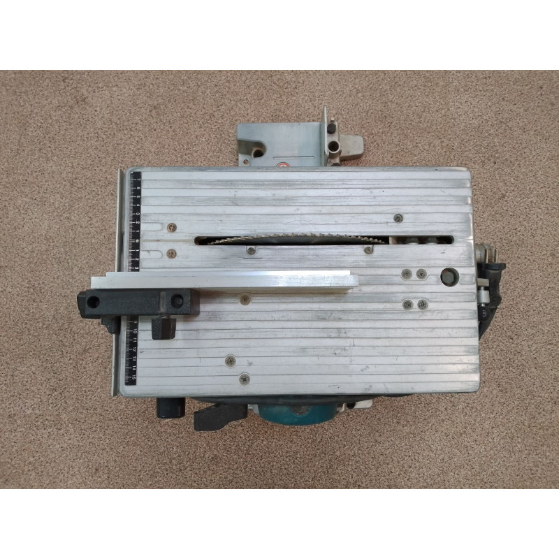 Комбинированная торцовочная пила Makita LH1040            
            б/у