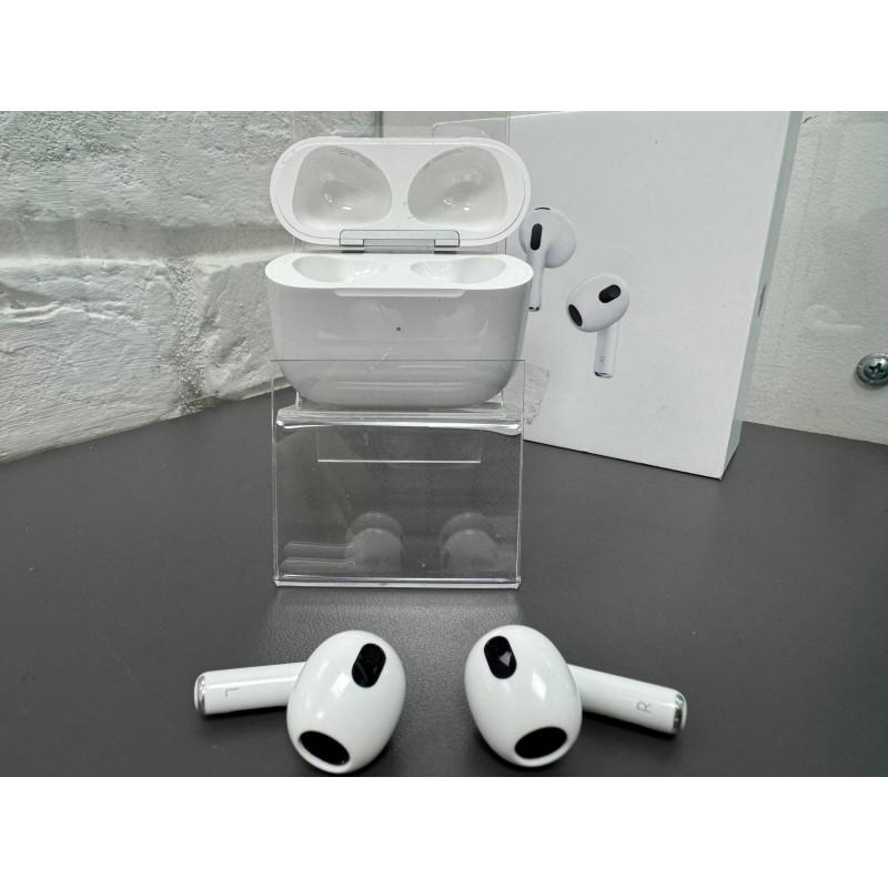Наушники Беспроводные Внутриканальные Apple AirPods 3            
            б/у