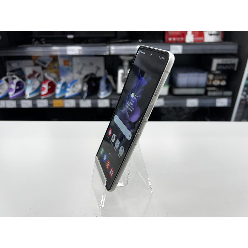 Мобильный телефон Samsung Galaxy Z Flip3 8/128 GB            
            б/у