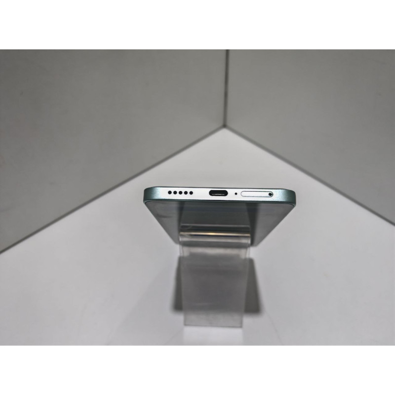 Мобильный телефон Xiaomi POCO F6 12/512 GB            
            б/у