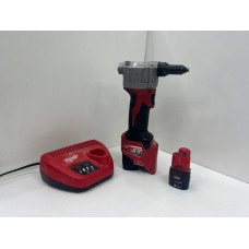 Аккумуляторный заклепочник Milwaukee M12 BPRT            
            б/у