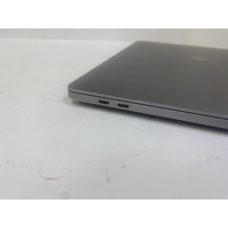 Ноутбук Apple MacBook Pro 16' 2019 (A2141)            
            б/у